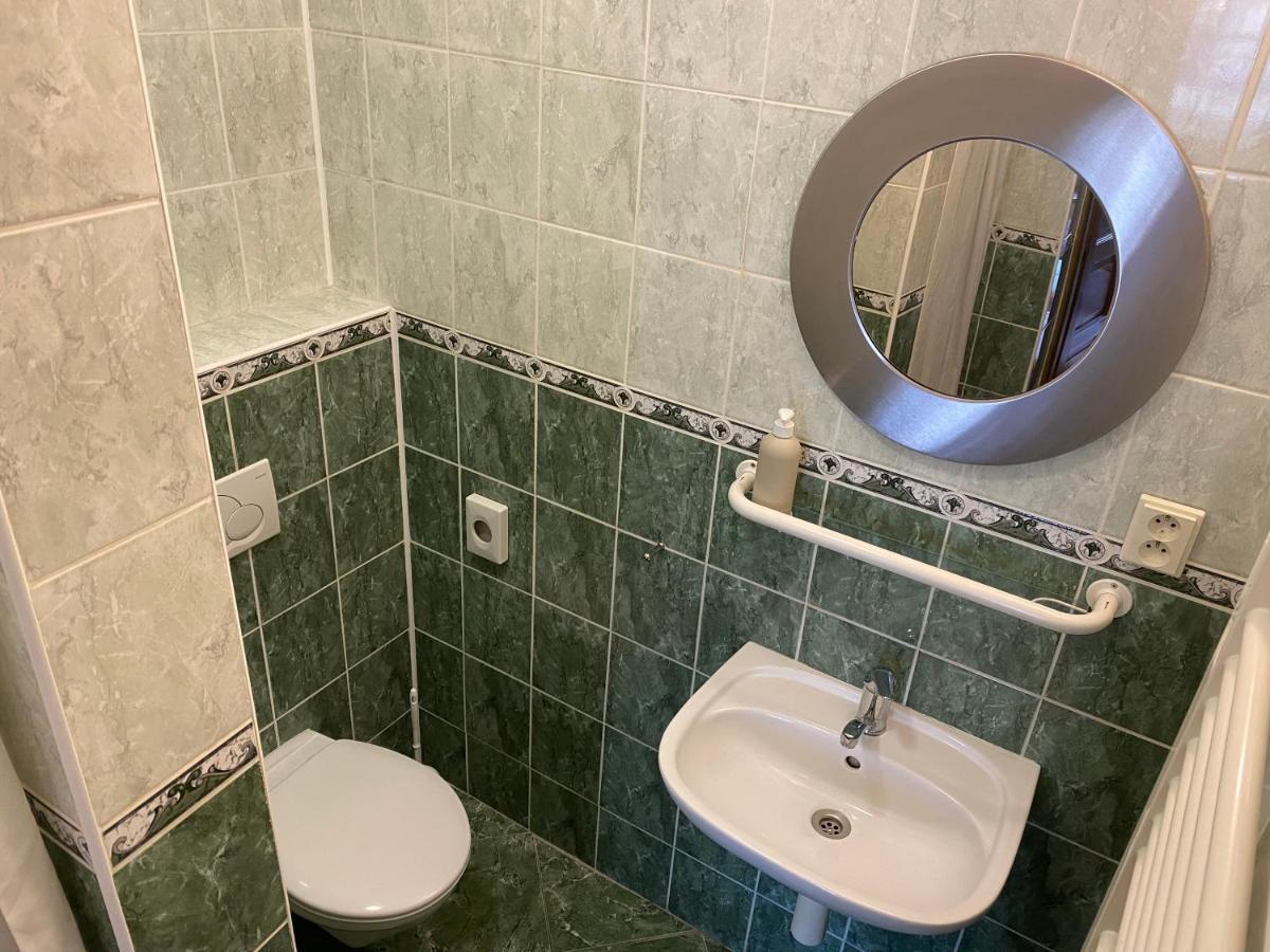 Penzion Pri Kastieli Bratislava Exteriör bild