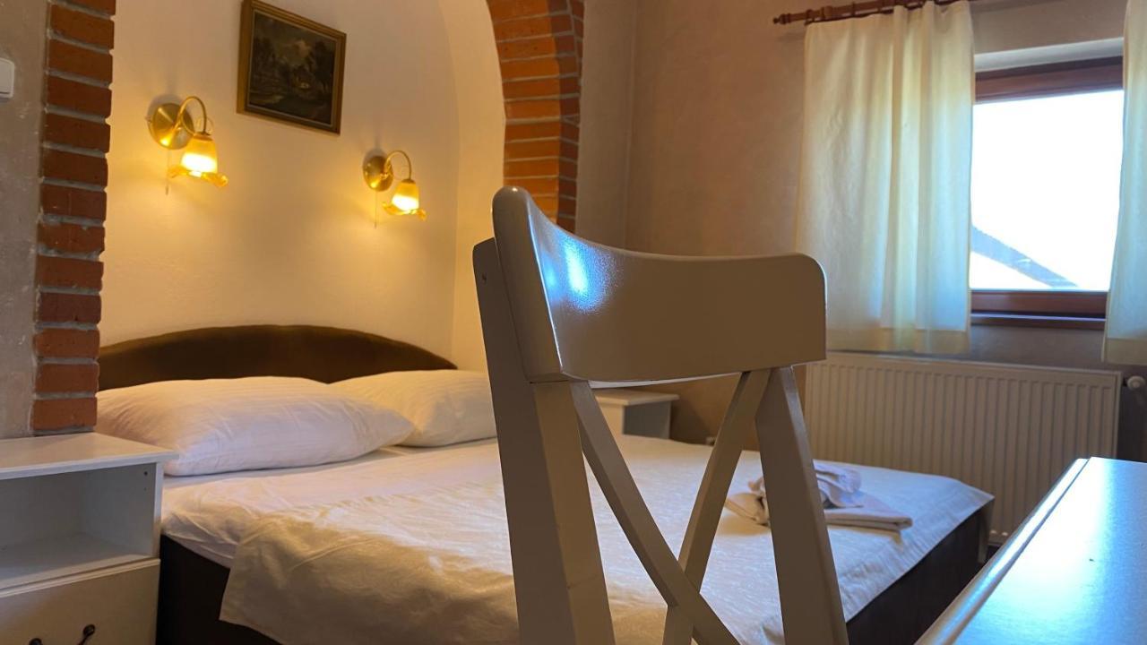 Penzion Pri Kastieli Bratislava Exteriör bild