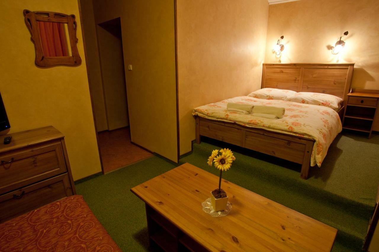 Penzion Pri Kastieli Bratislava Exteriör bild
